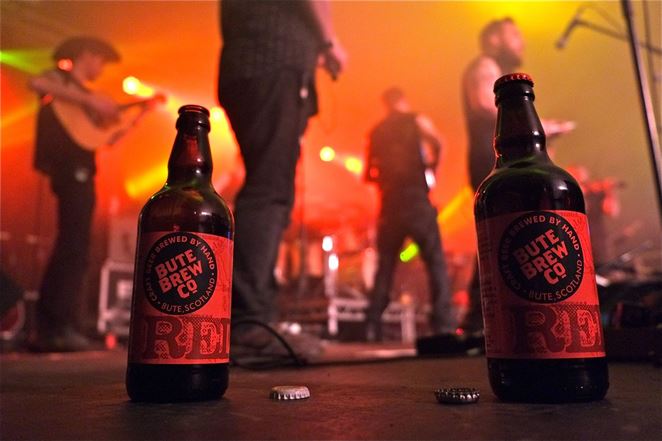 Škótsky pivovar bude vyrábať remeselné pivo z nespotrebovaného chleba