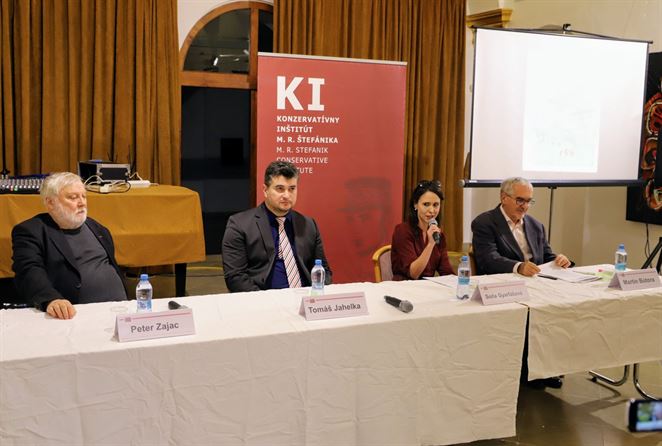 V Bratislave sa diskutovalo o 100 rokoch Československa (+ foto)