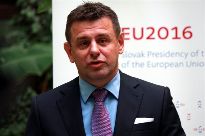Minister rokuje o monopolnej agentúre