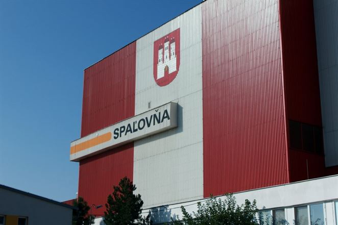 Zisk OLO vlani klesol. Investovali do opráv aj miezd