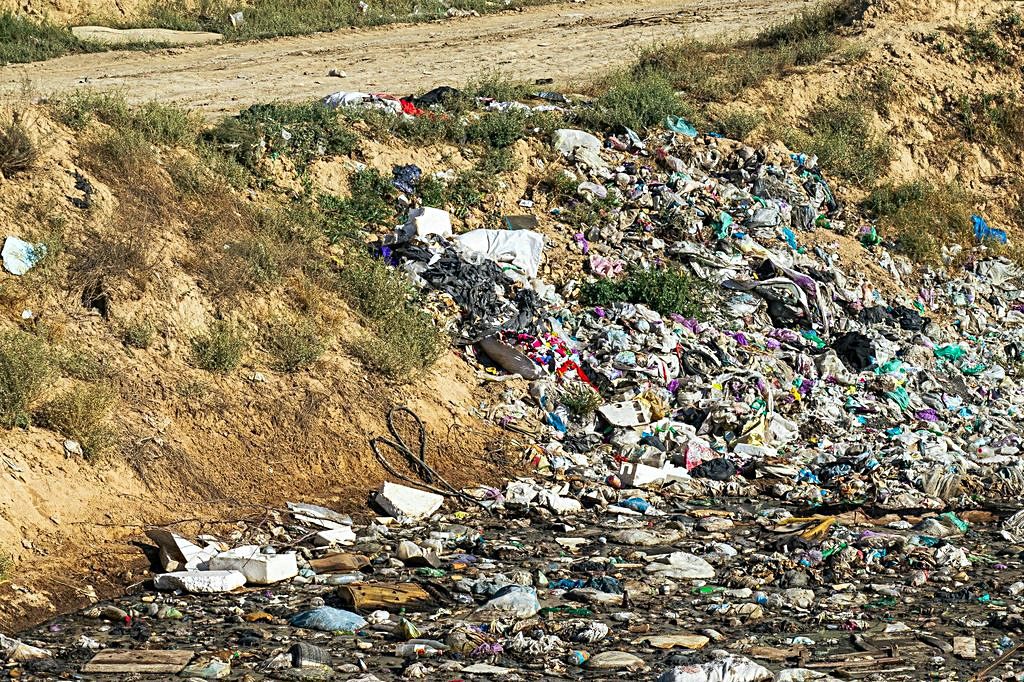 Ďalšie predraženie výstavby ciest. Staré skládky a envirozáťaže stoja štát milióny