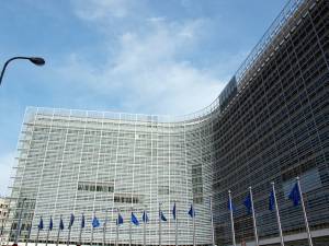 Dve správy Európskej komisie: za zdražovanie zdrojov