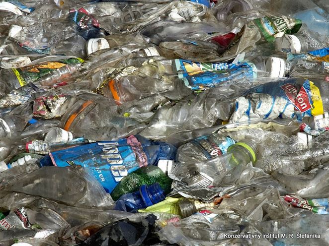 Nízke ceny ropy ohrozujú recykláciu plastov v Nemecku