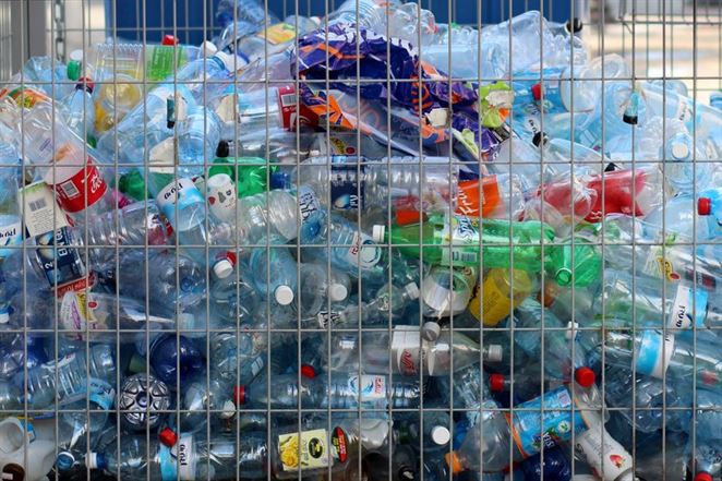Ceny recyklovateľných surovín sú ako na hojdačke. Lacná ropa ich tlačí nadol