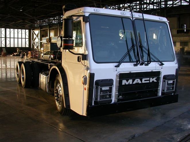 Mack predviedol hybridné smetiarske vozidlo