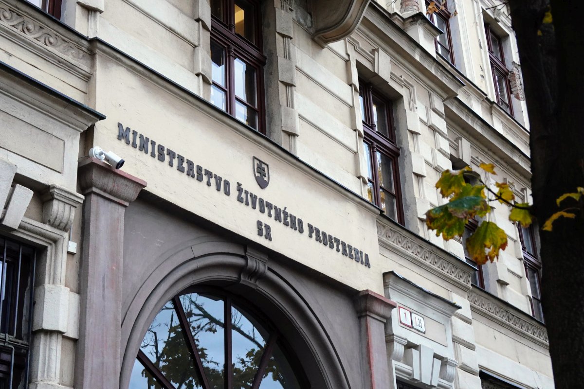 Ministerstvo životného prostredia nezverejňuje nové faktúry a objednávky. Na otázky nereagovalo