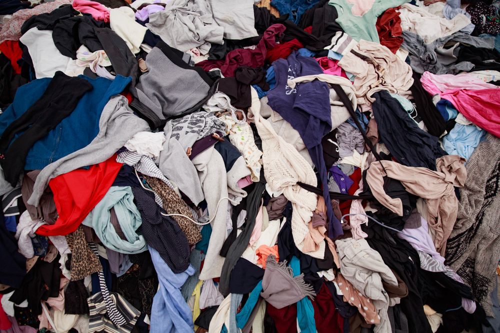 Textilnému odpadu chýba plošné riešenie. Priniesť ho má franšíza recyklačných závodov