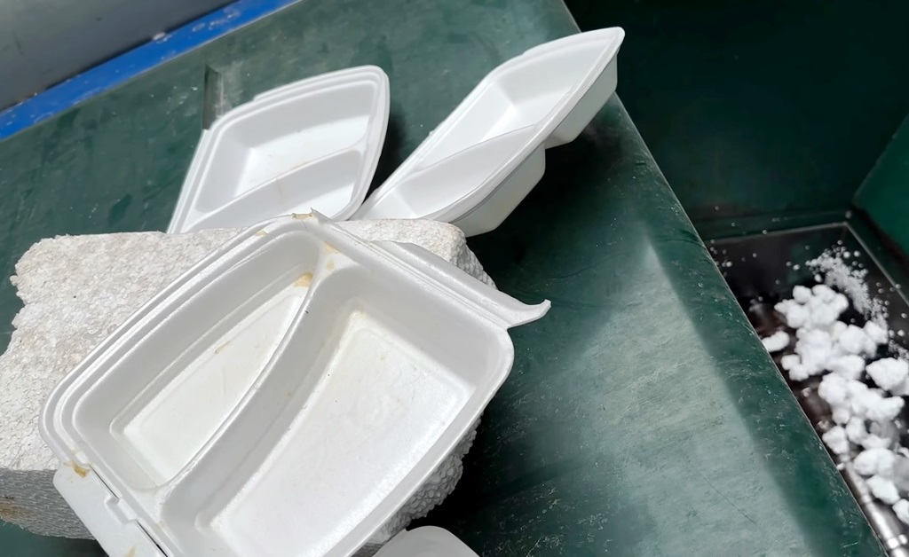 Svetový deň recyklácie motivuje uvažovať nad odpadom. Recyklácia polystyrénu je výzvou