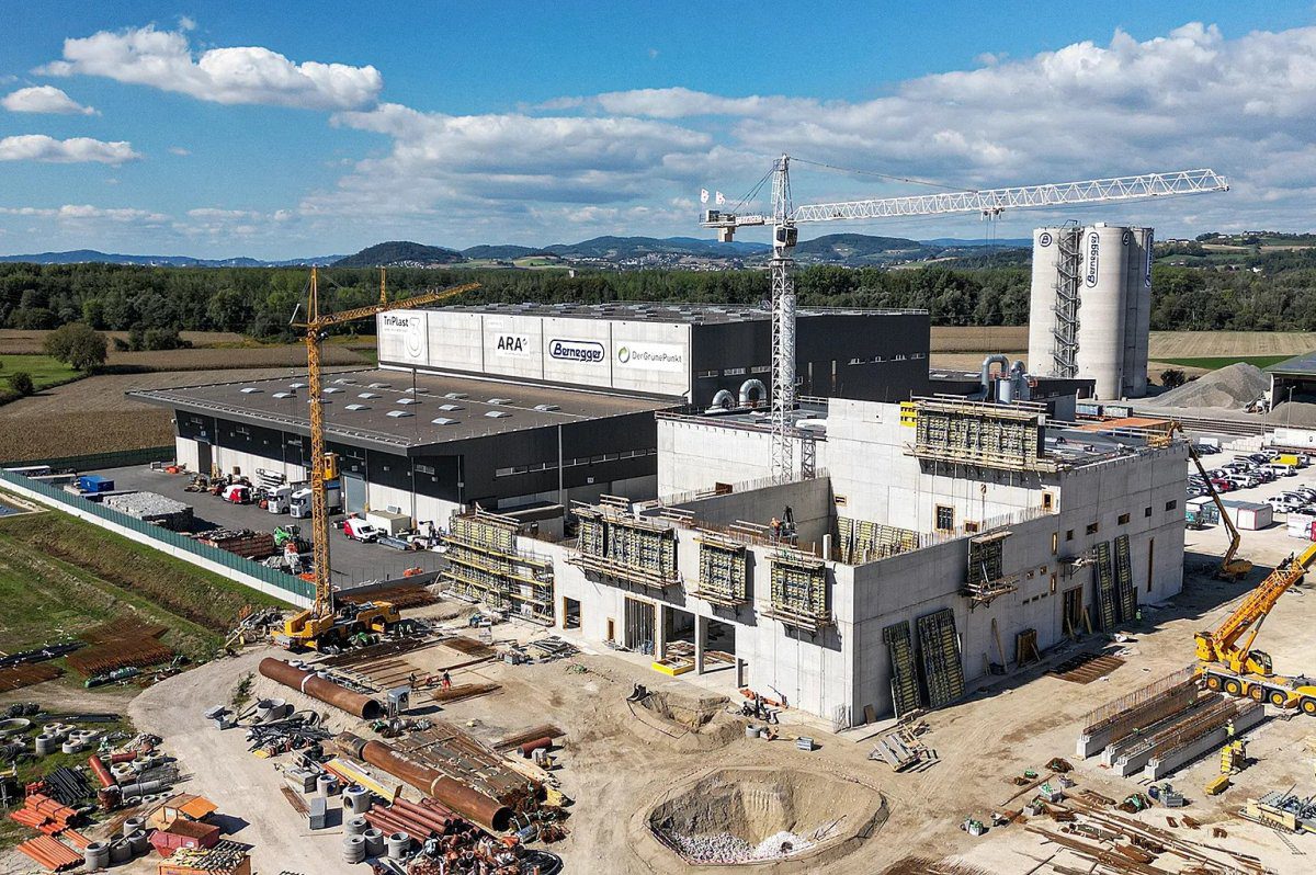 V Rakúsku stavajú nový závod na recykláciu plastov. Spracovať má aj problematické zvyšky