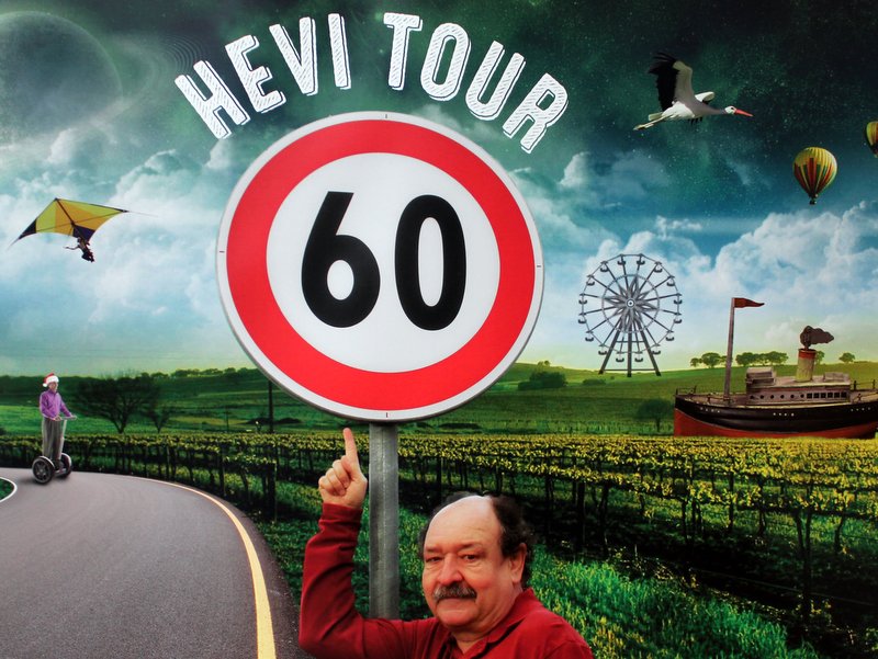 HEVI TOUR 60 dnes odštartovala „baterkovým krstom“ knihy