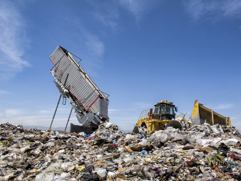 Prechod od skládkujúcej k recyklačnej spoločnosti. Príklad redukcie skládkovaného odpadu v Holandsku