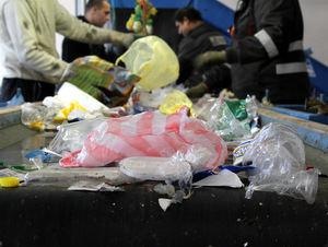 Česko sa v recyklovaní odpadov minulý rok zlepšilo. Na Európu to však nestačí