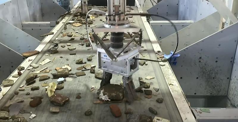 Separácia odpadu: nahradia ľudí pri triediach linkách roboty” NAME=